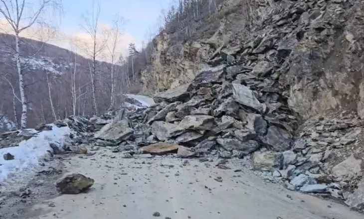 Bie masivi shkëmbor, bllokohet rruga nacionale Dragash–Shishtavec