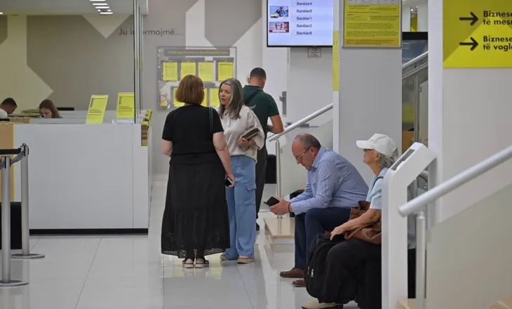 Bien kreditë me probleme, shqiptarët më të rregullt për të shlyer huatë gjatë pushimeve dhe festave