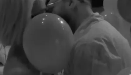 “Big Brother Vip Kosova”/ Dolce dhe Limi shkëmbejnë puthjen e parë