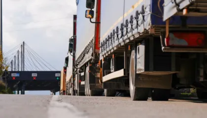 Bllokada e kufijve godet bizneset e Kosovës