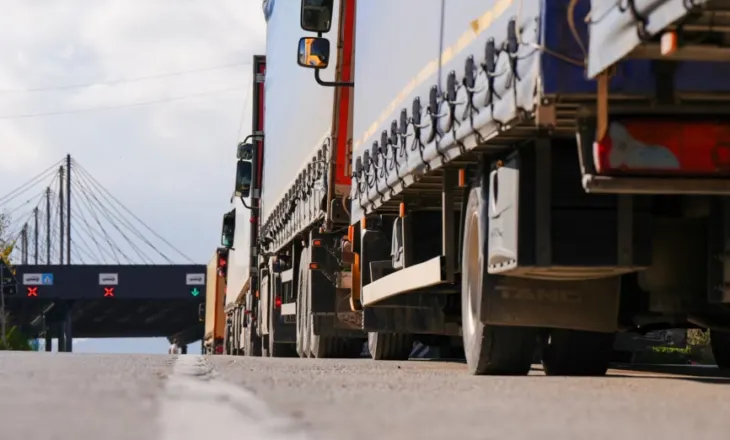 Bllokada e kufijve godet bizneset e Kosovës