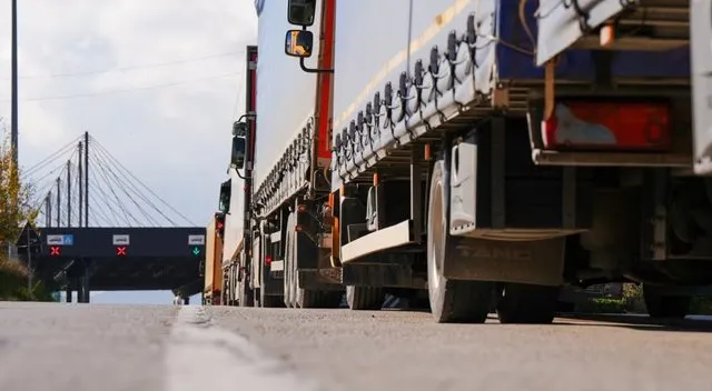 Bllokada e kufijve godet bizneset kosovare/ Rrit frikën për çmime më të larta