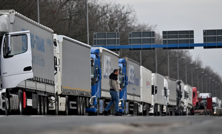 Bllokada që po i kushton Ballkanit 100 mln € në ditë, pse Serbia dhe Bosnja nuk tërhiqen?