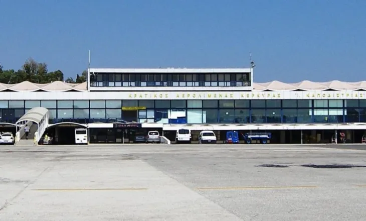 Bllokohen përkohësisht aeroportet e Korfuzit dhe Santorinit, shkak rinovimi i pistave