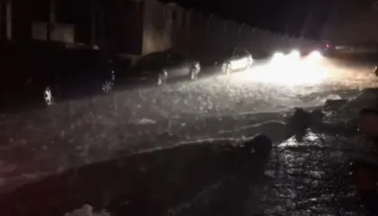 Bllokohet aksi Gjirokastër-Kakavijë, e pakalueshme edhe rruga që lidhet me fshatin Valare. Pezullohet procesi mësimor