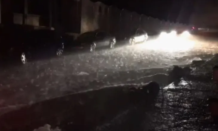 Bllokohet aksi Gjirokastër-Kakavijë, e pakalueshme edhe rruga që lidhet me fshatin Valare. Pezullohet procesi mësimor