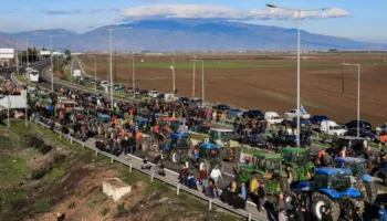 Bllokohet aksi Kakavijë-Janinë, fermerët në Greqi sërish në protestë, lejohet qarkullimi vetëm për emergjencat shëndetësore