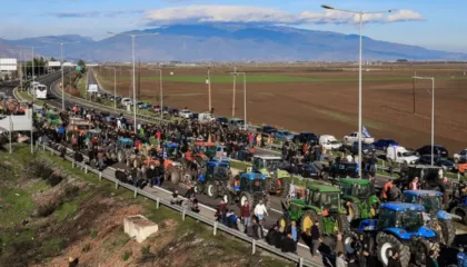 Bllokohet aksi Kakavijë-Janinë, fermerët në Greqi sërish në protestë, lejohet qarkullimi vetëm për emergjencat shëndetësore
