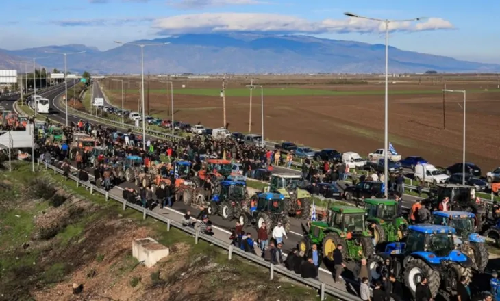 Bllokohet aksi Kakavijë-Janinë, fermerët në Greqi sërish në protestë, lejohet qarkullimi vetëm për emergjencat shëndetësore