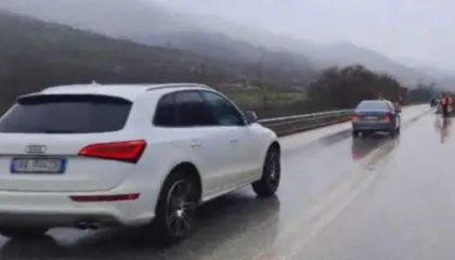 Bllokohet aksi Leskovik-Përmet