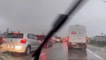 Bllokohet autostrada Tiranë-Durrës, devijon rruga edhe nga jugu në drejtim të kryeqytetit