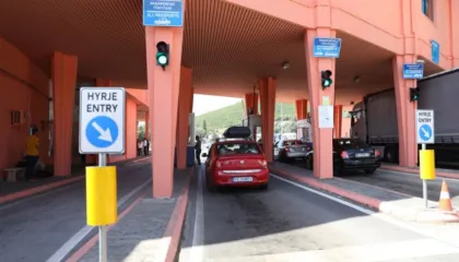 Bllokohet edhe qarkullimi nga pikat kufitare të Maqedonisë së Veriut, zbulohet shkaku dhe sa do zgjasë