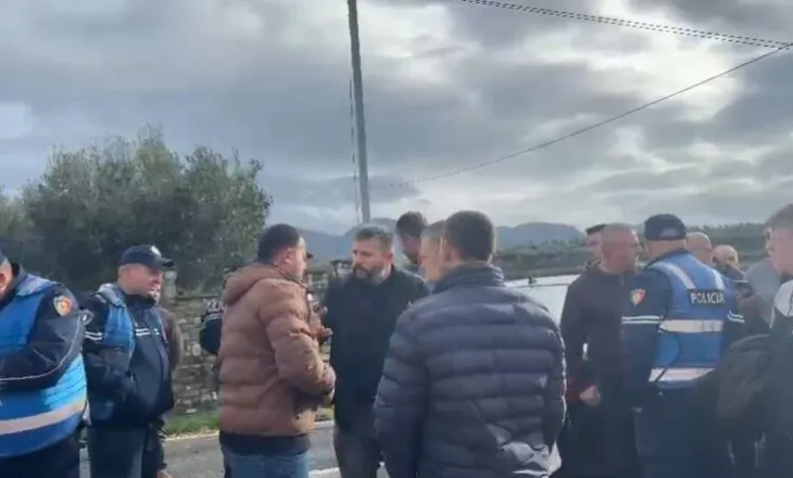 Bllokohet rruga Laç-Mamurras, banorët protestojnë për përmbytjet e përsëritura