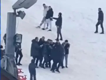 Bogë/ Motori i borës përplaset me shtyllën elektrike, raportohet për 4 të plagosur