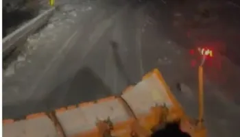 Bora dhe akulli bllokojnë 200 mjete dhe dhjetëra familje në malësinë e Koplikut, mes tyre dhe fëmijë