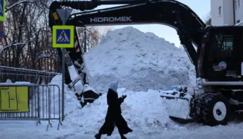 Bora “paralizon” Moskën, rekord reshjesh në 200 vitet e fundit