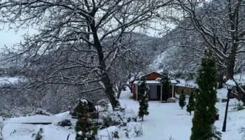 Bora ‘pushton’ fshatrat e Librazhdit, numër i lartë turistësh drejt destinacioneve malore