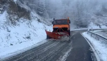 Bora ‘pushton’ zonat malore, Rama publikon pamjet: Borëpastrueset në terren