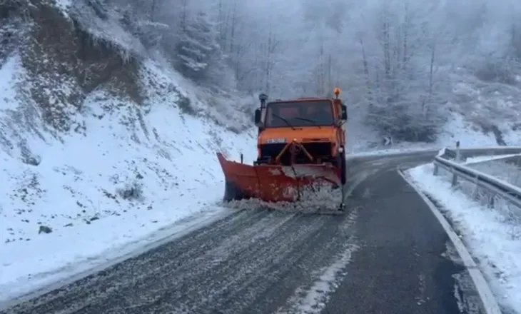 Bora ‘pushton’ zonat malore, Rama publikon pamjet: Borëpastrueset në terren