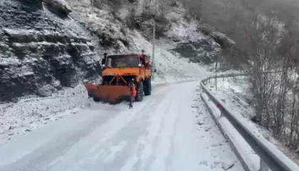 Bora vështirëson qarkullimin në Dibër, segmente problematike në Rrugën e Arbrit