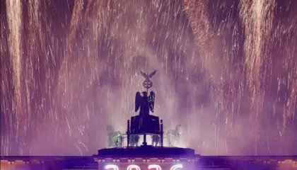 Bota mirëpret vitin e ri, spektakël fishekzjarrësh nga Azia në SHBA (FOTO)