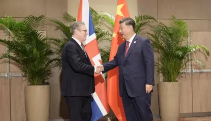 Britania afrohet me Kinën, Starmer vizitë në Pekin: I pari vjen  interesi kombëtar