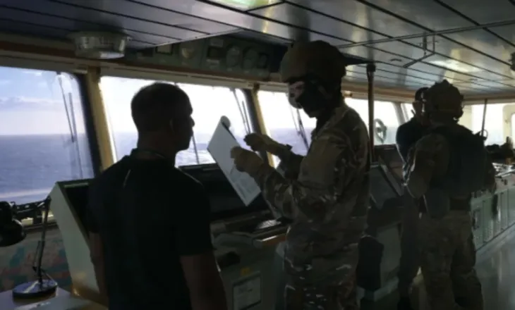 Britania i ofron mbështetje/ Franca ndalon një cisternë nafte ruse në Mesdhe! Macron: Asnjë nuk do kalojë…