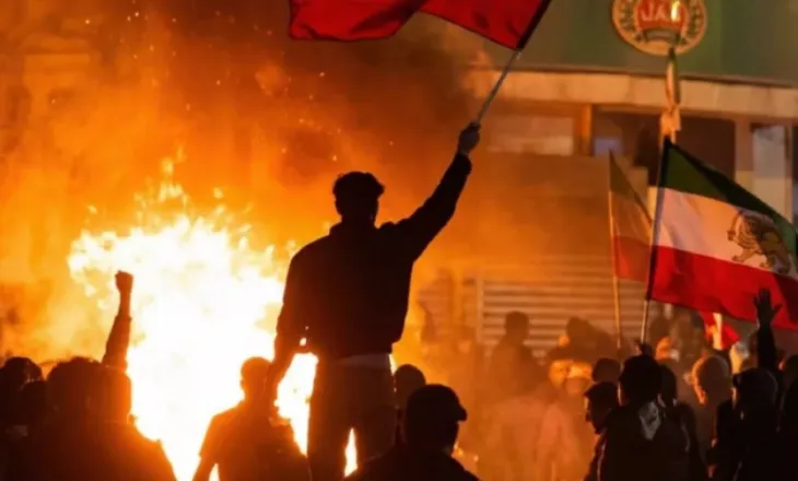 Britania mbyll ambasadën e saj në Teheran, njoftimi: Do funksionojë nga distanca përkohësisht