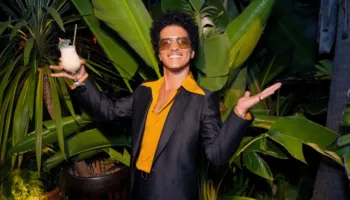 Bruno Mars vendos rekord të ri në shitjen e biletave, tejkalon edhe Taylor Swift