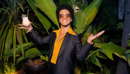 Bruno Mars vendos rekord të ri në shitjen e biletave, tejkalon edhe Taylor Swift