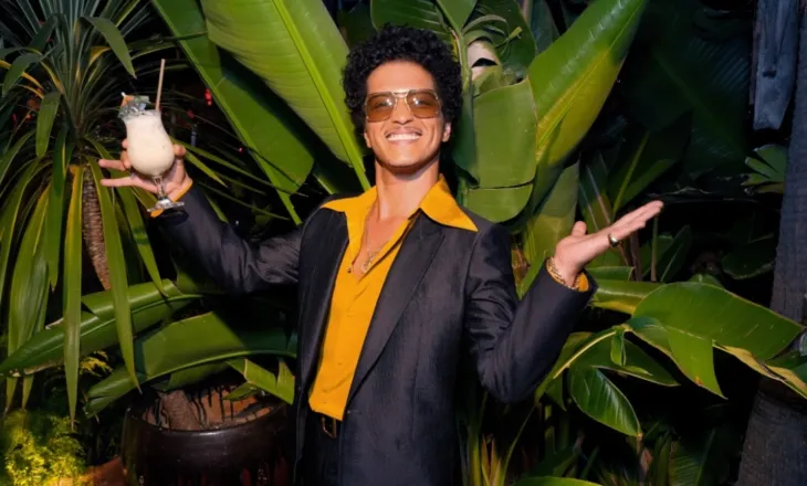 Bruno Mars vendos rekord të ri në shitjen e biletave, tejkalon edhe Taylor Swift