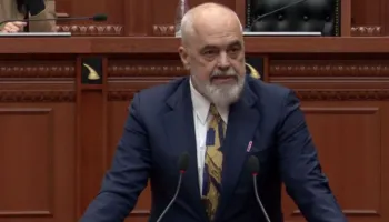 Bufoni i Sorosit u kthye në dadon e Ivankës, prandaj mungoi në Davos