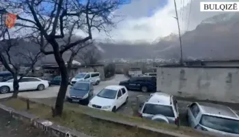 Bulqizë/ Babai plagos me thikë djalin, 29-vjeçari në spital