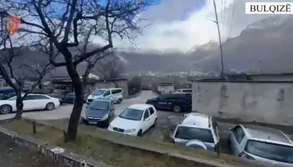 Bulqizë/ Babai plagos me thikë djalin, 29-vjeçari në spital