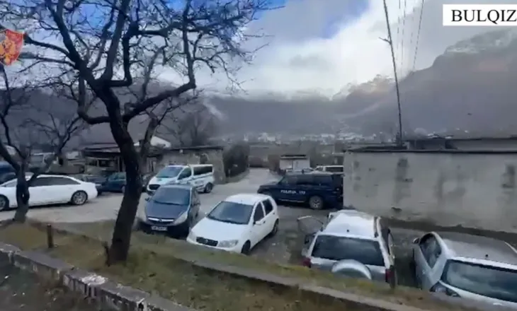 Bulqizë/ Babai plagos me thikë djalin, 29-vjeçari në spital