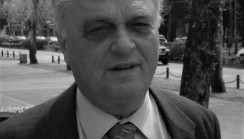 Buqetë me poezi të Bardhyl Londos: Sa e gjatë rruga nga trupi te shpirti…