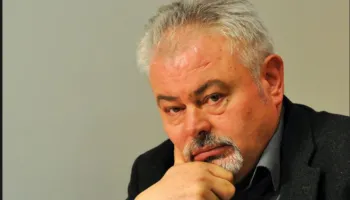 Buqetë me poezi të Basri Çapriqit: Prekjet e zjarrta me tokën