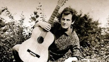 Buqetë me poezi të Jusuf Gërvallës: Kanga që do t’i këndoj asaj…