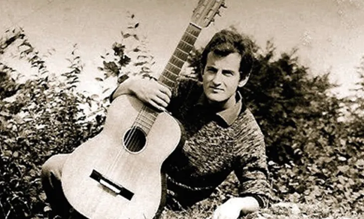 Buqetë me poezi të Jusuf Gërvallës: Kanga që do t’i këndoj asaj…