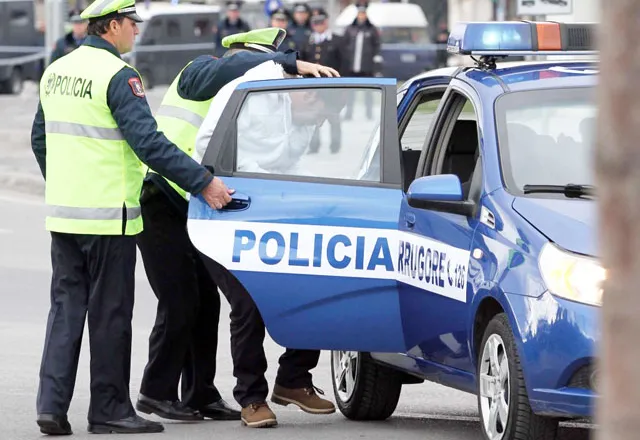 Burg për parkim dysh, avokati: Ndryshimet në Kodin Penal duhet të diskutohen, qytetarët duhet të informohen