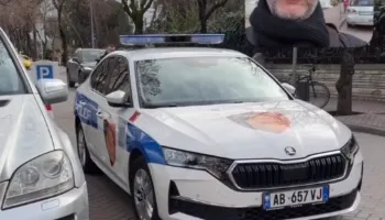Burg për parkimin dysh/ Braçe nxjerr pamjet: Shkelësi i parë është një makinë policie