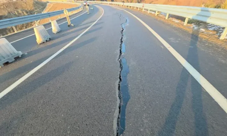 “Çahet” loti i dytë i rrugës Qafë Plloçë-Qukës, qarkullimi i automjeteve vetëm në një korsi