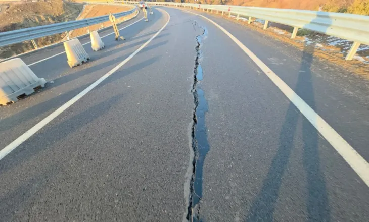 Çahet loti i dytë në rrugën Qafë Plloçë-Qukës, qarkullimi kalon në një korsi