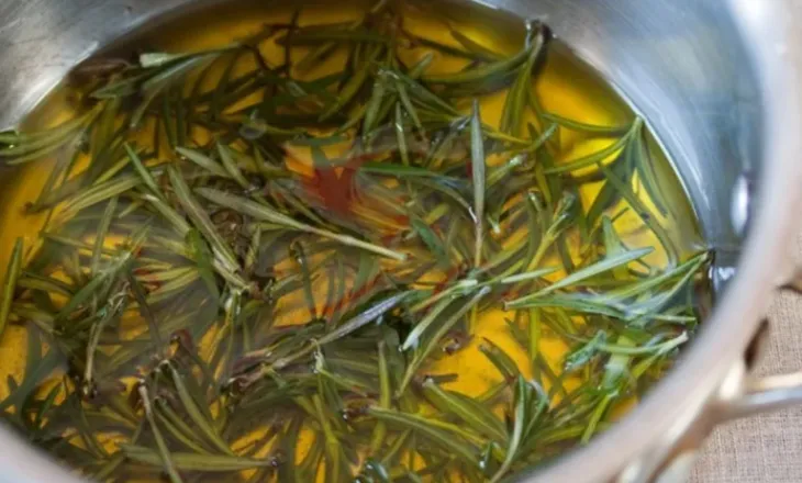 Çaji i kesaj bime te njohur do te ndihmoj melçine per te bere nje pastrim natyral