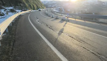 Çarje në rrugën Qukës–Qafë Plloçë, paraqet probleme për qarkullimin e automjeteve