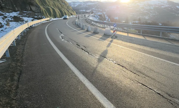 Çarje në rrugën Qukës–Qafë Plloçë, paraqet probleme për qarkullimin e automjeteve