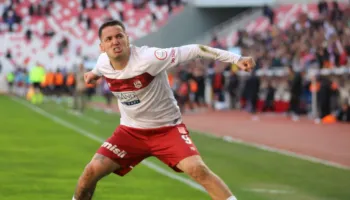 “Çdo trajner do ta donte Rei Manajn në ekip”, trajneri i i Sivasporit synon rikthimin e sulmuesit shqiptar: Po punojmë për situatën e tij