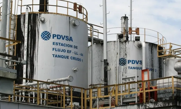 Çfarë do të bëjë Trump me naftën e Venezuelës, mbi 300 miliardë fuçi nën tokë