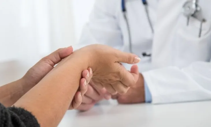 Çfarë është podagra – dhe cilat janë shenjat e hershme paralajmëruese për të cilat duhet të keni kujdes