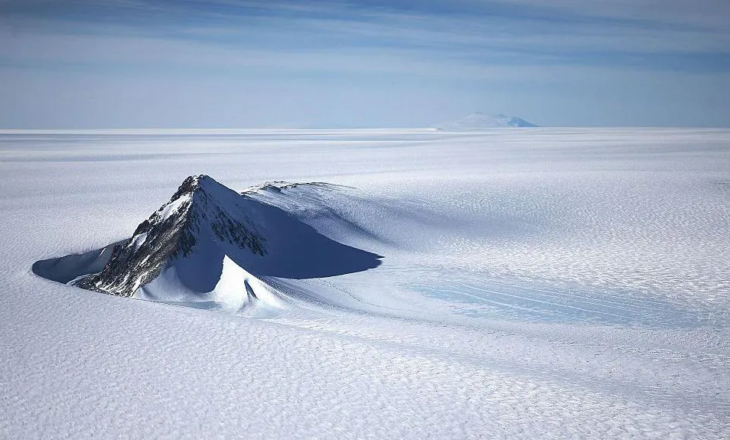 Çfarë fshihet poshtë akullit të Antarktidës? Zbulohet ‘harta’ e jashtëzakonshme